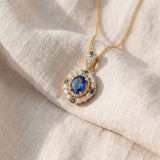 Colar dourado elegante Jesmira Duskraine