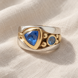 Anel boho elegante com zircónias azuis cintilantes