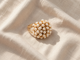Anel elegante com deslumbrantes pérolas