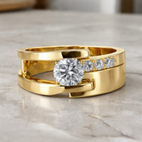 Anel dourado vintage de design irregular com zircões brilhantes