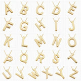 Colar dourado com a inicial «Carta de amor»
