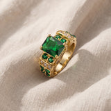Anel elegante Averine Virdara – design dourado