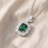 Colar elegante Meliora Brenswyn em prateado