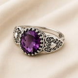 Anel elegante com zircão oval