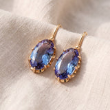 Brincos dourados com flor azul