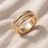 Anel elegante com zircónias brilhantes