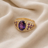 Anel elegante com ametista oval e zircónias brilhantes