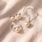 Colar elegante de pérolas com motivo de gatinha + conjunto oferta de brincos e anel