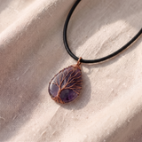 Colar elegante com pendente da Árvore da Vida e ametista