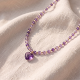 Colar elegante com luxuoso pendente de ametista em forma de coração