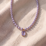 Colar elegante com pérolas e um magnífico pendente de ametista