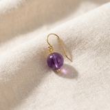 Brincos pendentes clássicos e elegantes com bolinha