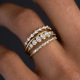 Conjunto elegante de anéis vintage com zircónias brilhantes