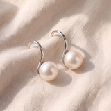 Brincos pendentes elegantes com pérolas