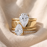 Anel vintage elegante com zircões duplos pendentes