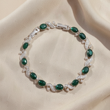Pulseira elegante de corrente ondulada prateada com pedra verde