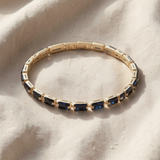 Pulseira elegante em prateado com safira azul
