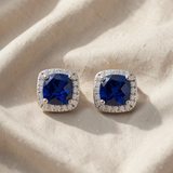Brincos quadrados elegantes em prateado com safira