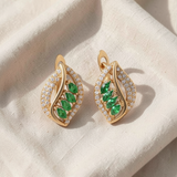 Brincos pendentes elegantes com esmeralda cintilante