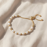 Pulseira elegante de dourado com pérolas