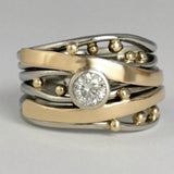 Anel vintage dourado, elegante e régio, com zircões brilhantes