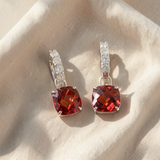 Brincos elegantes com rubi e diamante