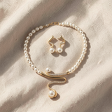 Conjunto elegante de colar e brincos com pérolas naturais