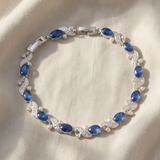 Elegante pulseira tennis com safira oval e espiral de cristais brilhantes