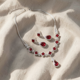 Conjunto de gargantilha e brincos pendentes com elegante pendente vermelho em forma de lágrima