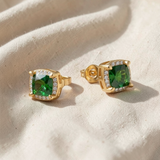 Brincos elegantes com esmeralda