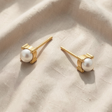 Brincos elegantes de pérola Sofia