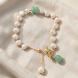 Bracelete elegante com pérolas de água doce e jade natural