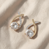 Brincos de ouro em forma de cruz com zircões brilhantes