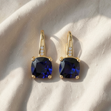 Brincos de argola dourados elegantes com safira mística