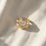 Conjunto elegante de anéis de dourado